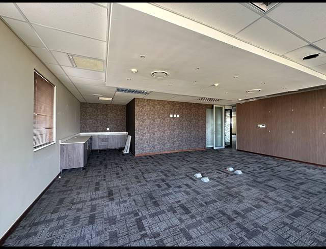 432M² OFFICE TO LET IN ECO PARK ESTATE